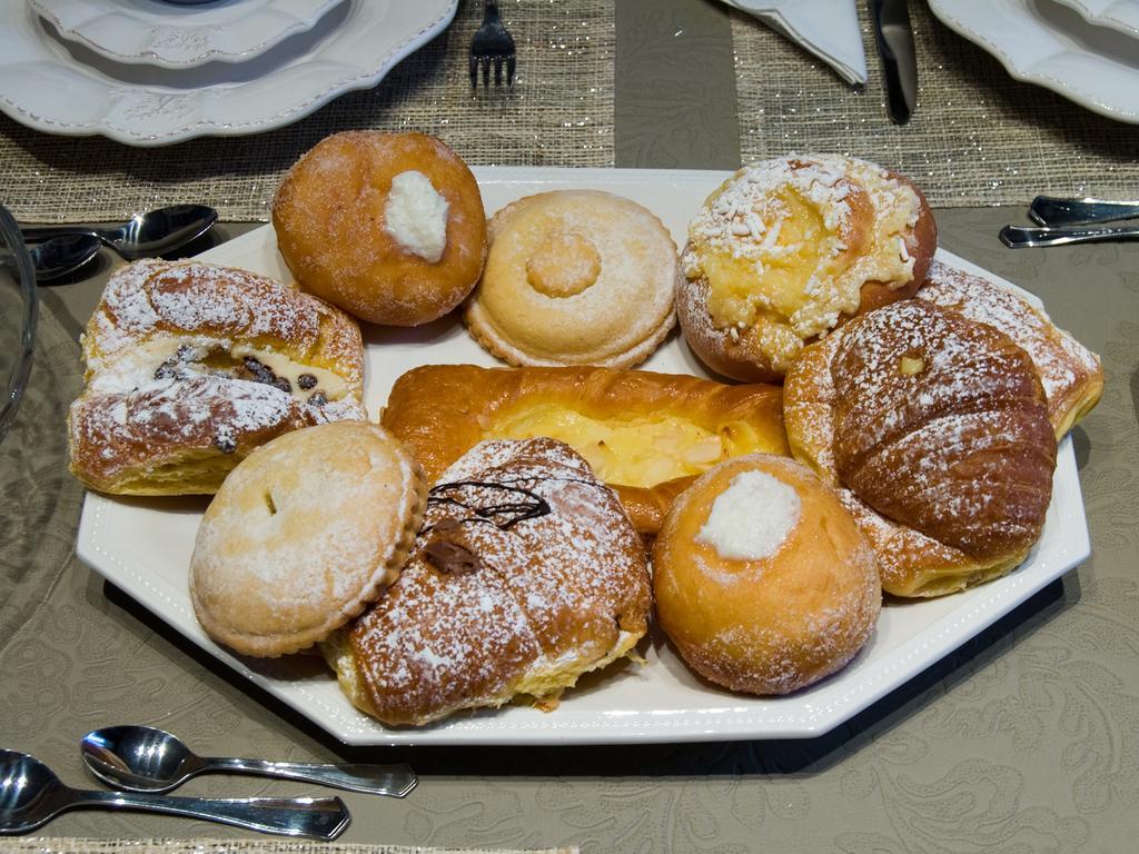 Les Suites Bed & Breakfast