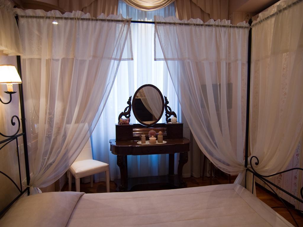Les Suites Bed & Breakfast
